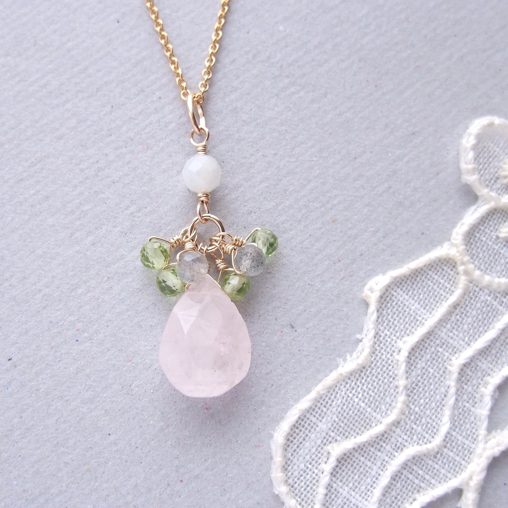 �ЂƂЂ�l�b�N���X