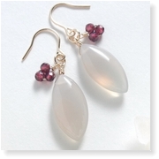 霧森の紅実ピアス